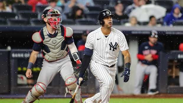 New York Yankees OF Aaron Hicks hitting at Yankee Stadium